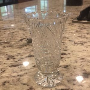 Small glass/crystal vase